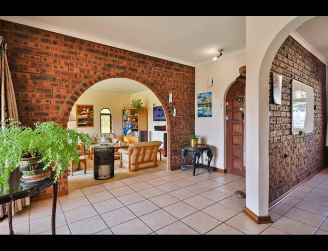 4 BEDROOM FREEHOLD TO LET IN WORLDS VIEW
